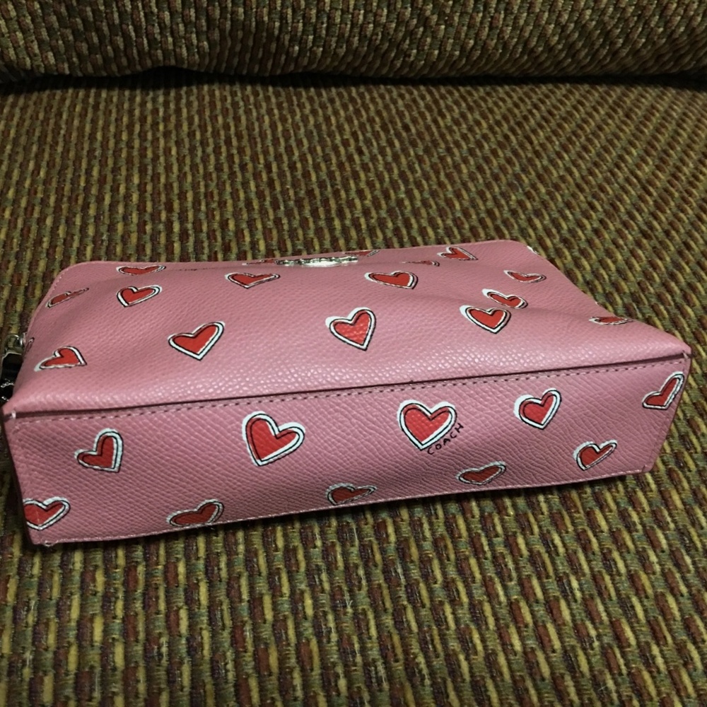 SOLD! COACH Hearts Leather Cosmetic Case & Wallet - Picture 4 of 8